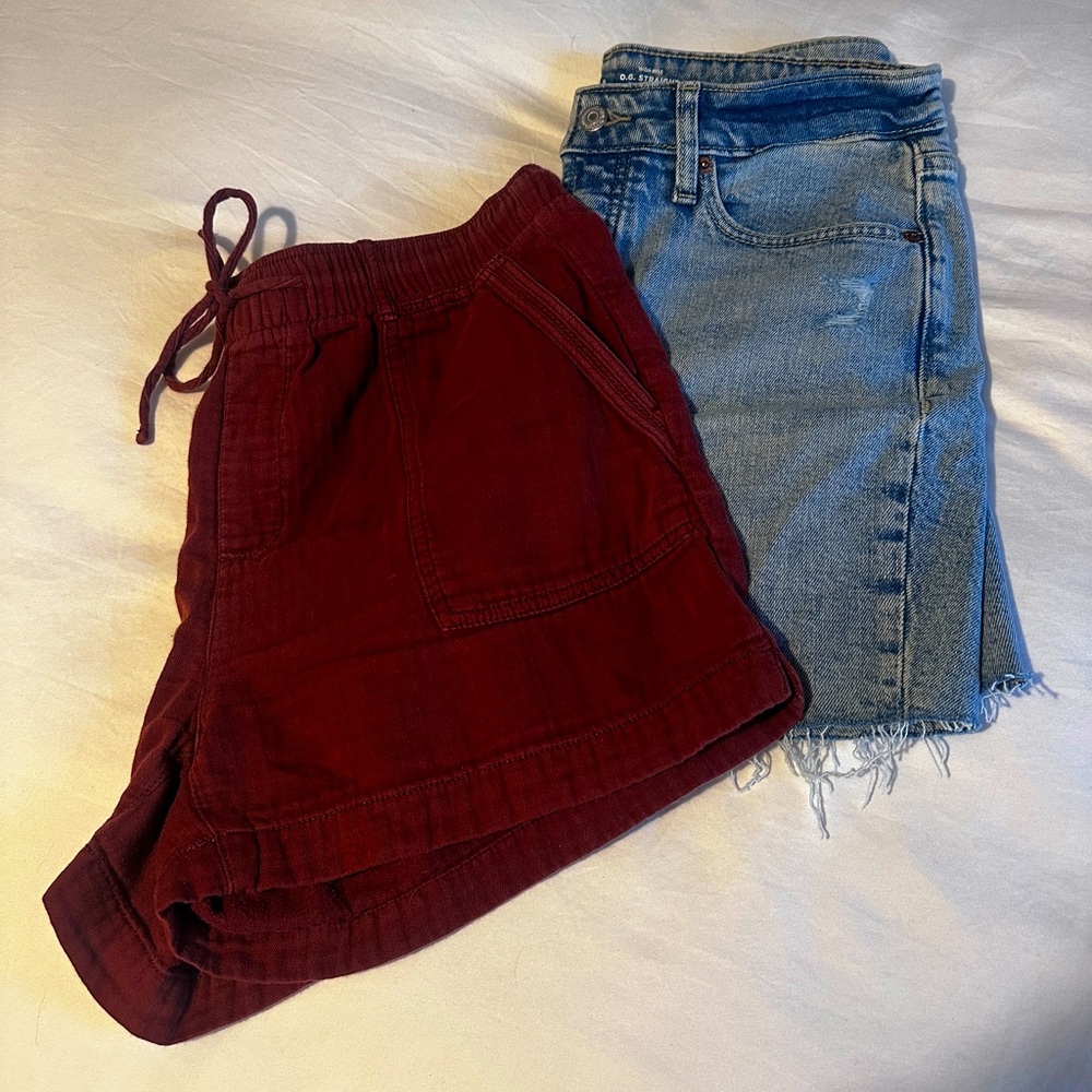 2 pairs of Old Navy Shorts size S/6